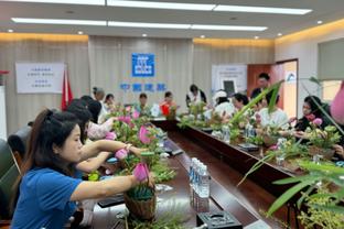 记者：切尔西即将签下18岁尼日利亚前锋哈菲茨，曾派斯特林吸引他